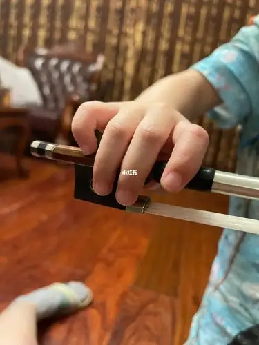 小提琴第一课握弓