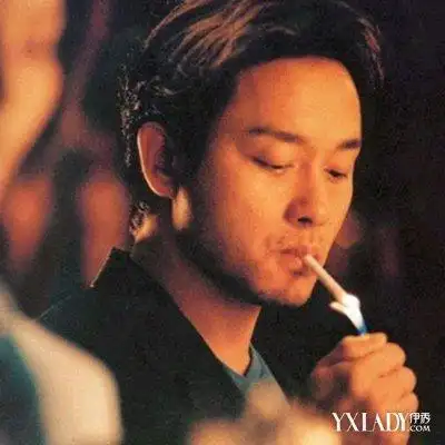 【图】欣赏张国荣抽烟图片集锦 难以忘记的哥哥经典镜头