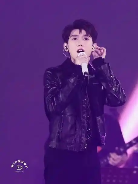 王源2024龙行绛气##王源出席qq音乐巅峰盛典##剪刀手饭创季##今日unn