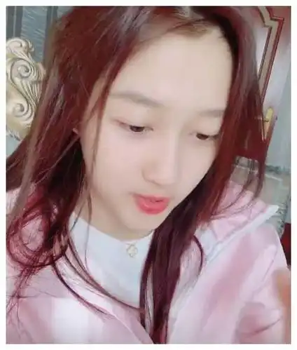 许多网友透露,关晓彤卸妆后的容貌不同或很大.