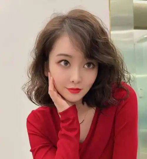 减龄蛋卷头烫发发型 洋气俏皮越烫越喜欢_女生卷发 - 美发站