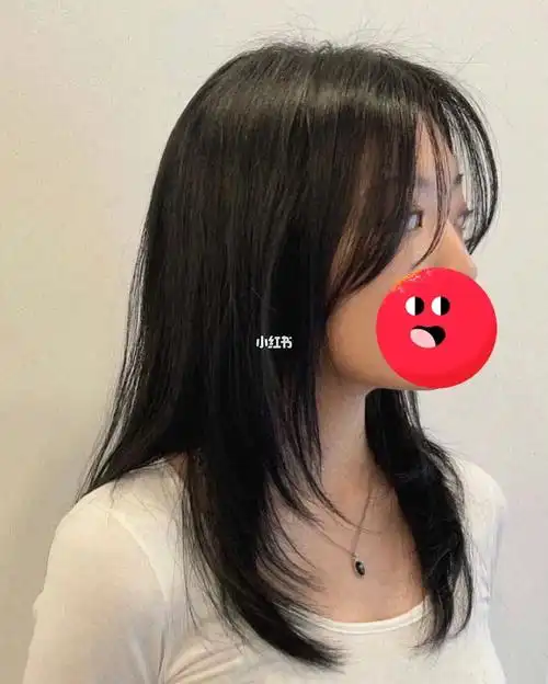 中发也可以剪高层次超级显脸小高层次锁骨发这款发型的长度的是比较短