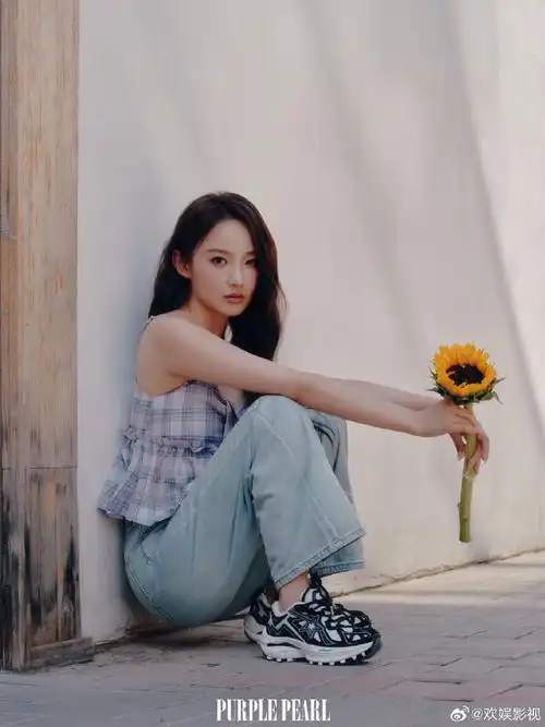 欢娱影视演员@吴佳怡_six《purple pearl》八月刊大片今日释出.
