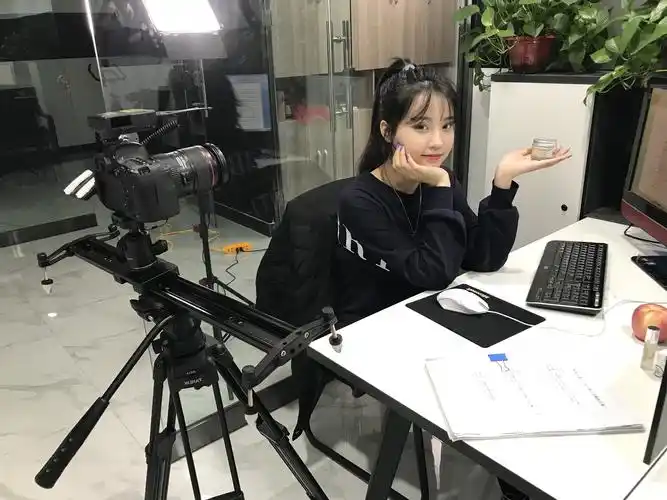 天马行空文化传媒拍摄裳雅曼面膜广告剧照