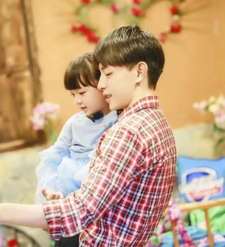 还记得邓伦的女儿小山竹曾经的鬼马精灵女孩如今却成大众脸