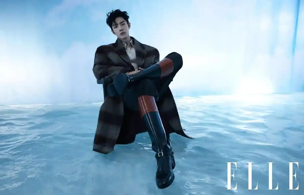 "花花草草都写着我爱你"#肖战#肖战复古西装氛围感大片 #肖 - 抖音