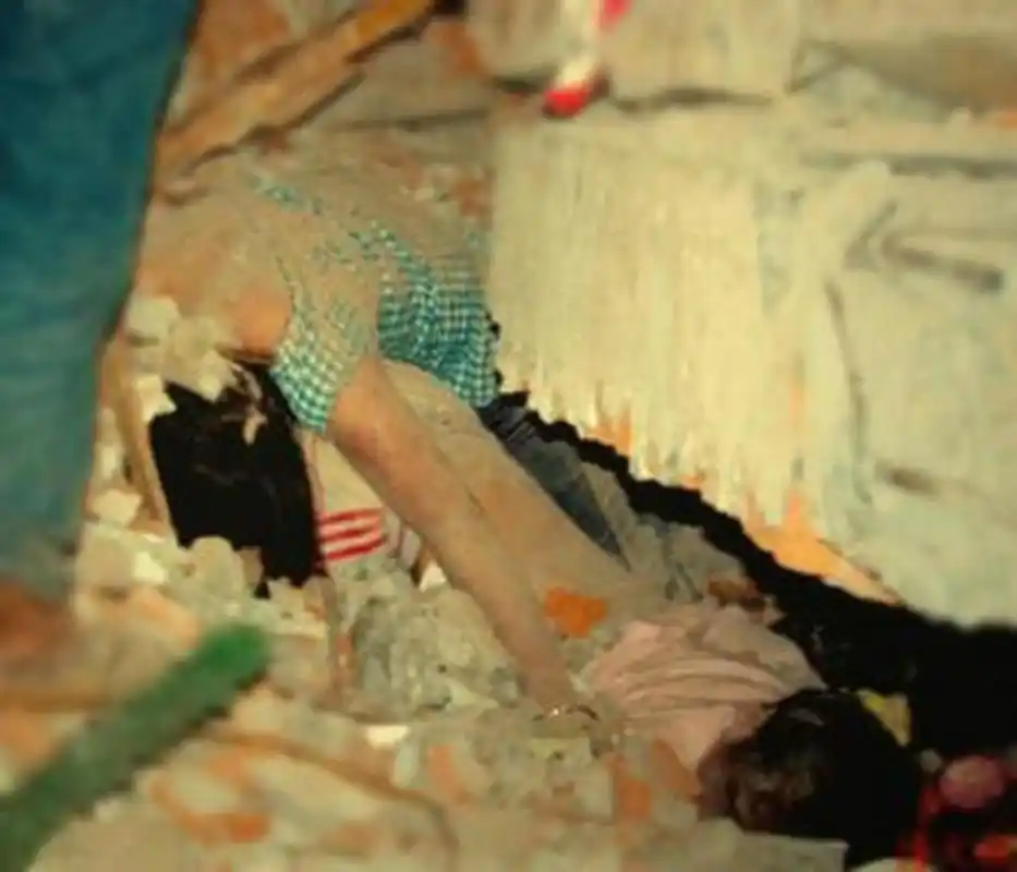 汶川地震发生后,遵道镇欢欢幼儿园发生整体垮塌,而此时80多名孩子正在