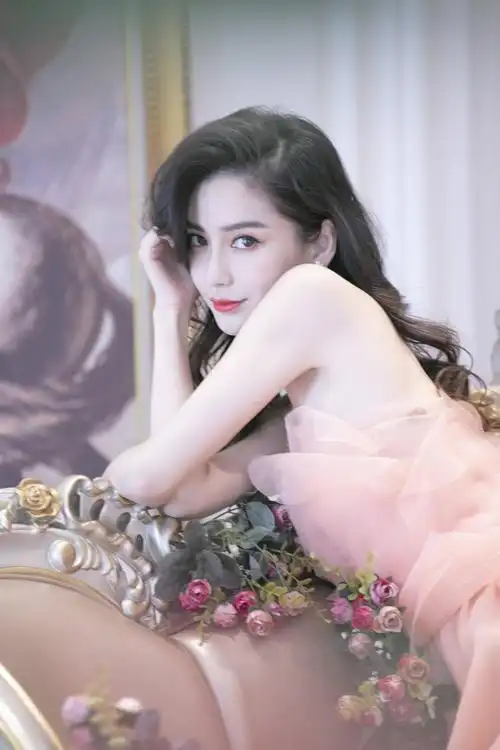 杨颖复古风刺绣纱裙好美,经典盘发韵味雅致,优雅气质亮丽动人