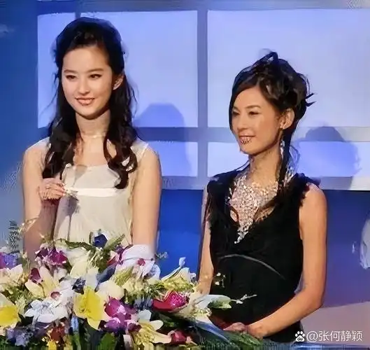 刘亦菲身高170cn,黄圣依比她矮一大截呢