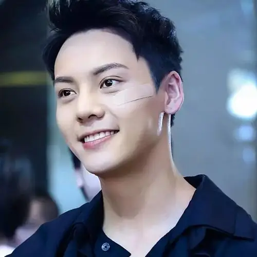 陈伟霆主题手机壁纸我就在你身后你转身就看见了