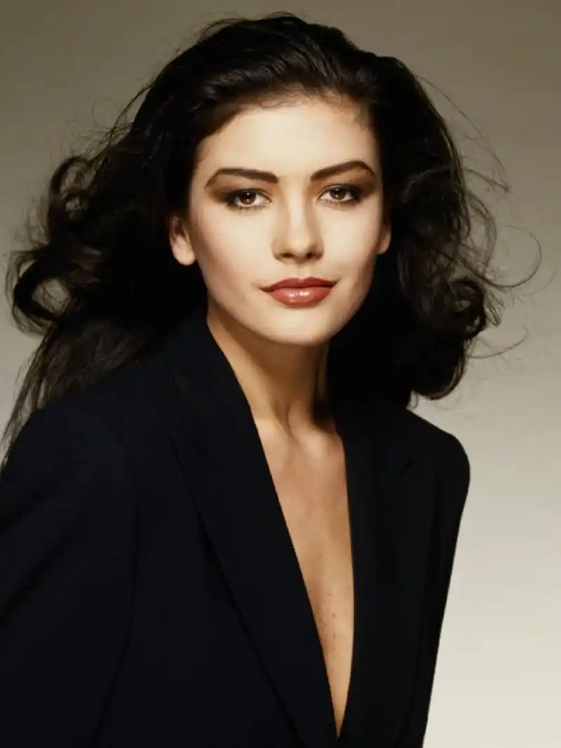 jones 网飞新剧wednesday(星期三),女主角是亚当斯家族里的星期三,一