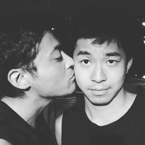 买了张单曲支持……希望妹子们能好好练练现.