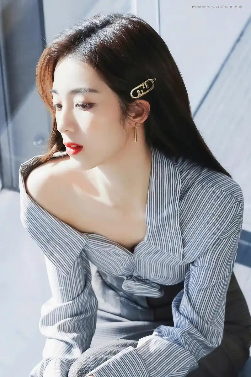 精美图集|清冷美女万鹏