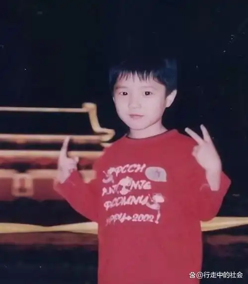 小时候我并不觉得会唱歌是件多么骄傲或者多么特别的事情.