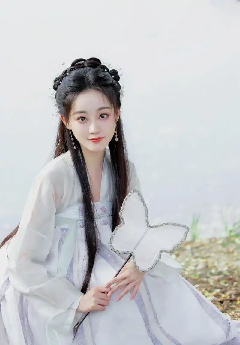 祝绪丹白色汉服仙气飘飘优雅写真