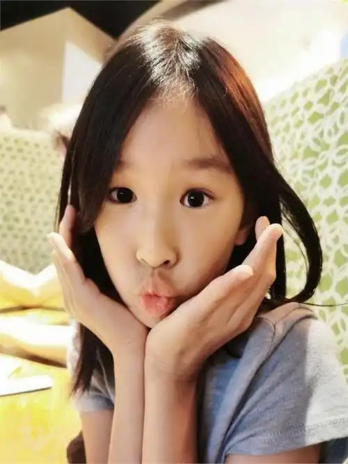 张庭的大女儿林家菱自创建了自己的个人社交媒体账号以来,便时常在