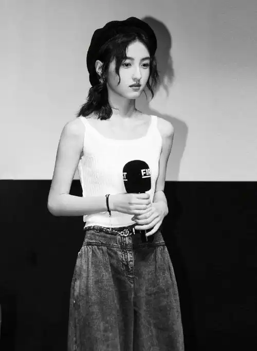 张子枫亮相first青年电影展#张子枫超话今日亮相first青年电影展孕屯