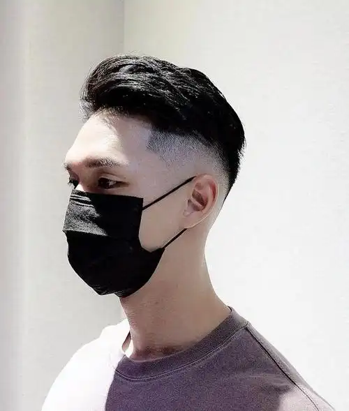 四十岁男人,建议剪这3款简单"露额"发型,没有刘海更成熟帅气