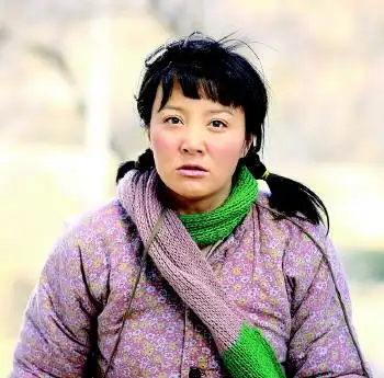 文体  本报讯 陶虹,吕丽萍,孔琳,毕彦君等人主演的亲情大戏《傻春》将