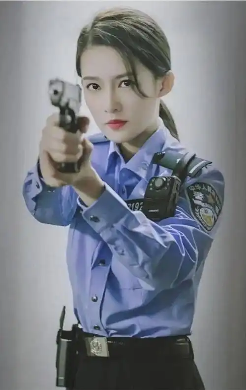 那些穿警服的女星_李沁