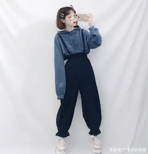 灯笼裤如何搭配上衣才好看?试试这几种风格,简单又好看