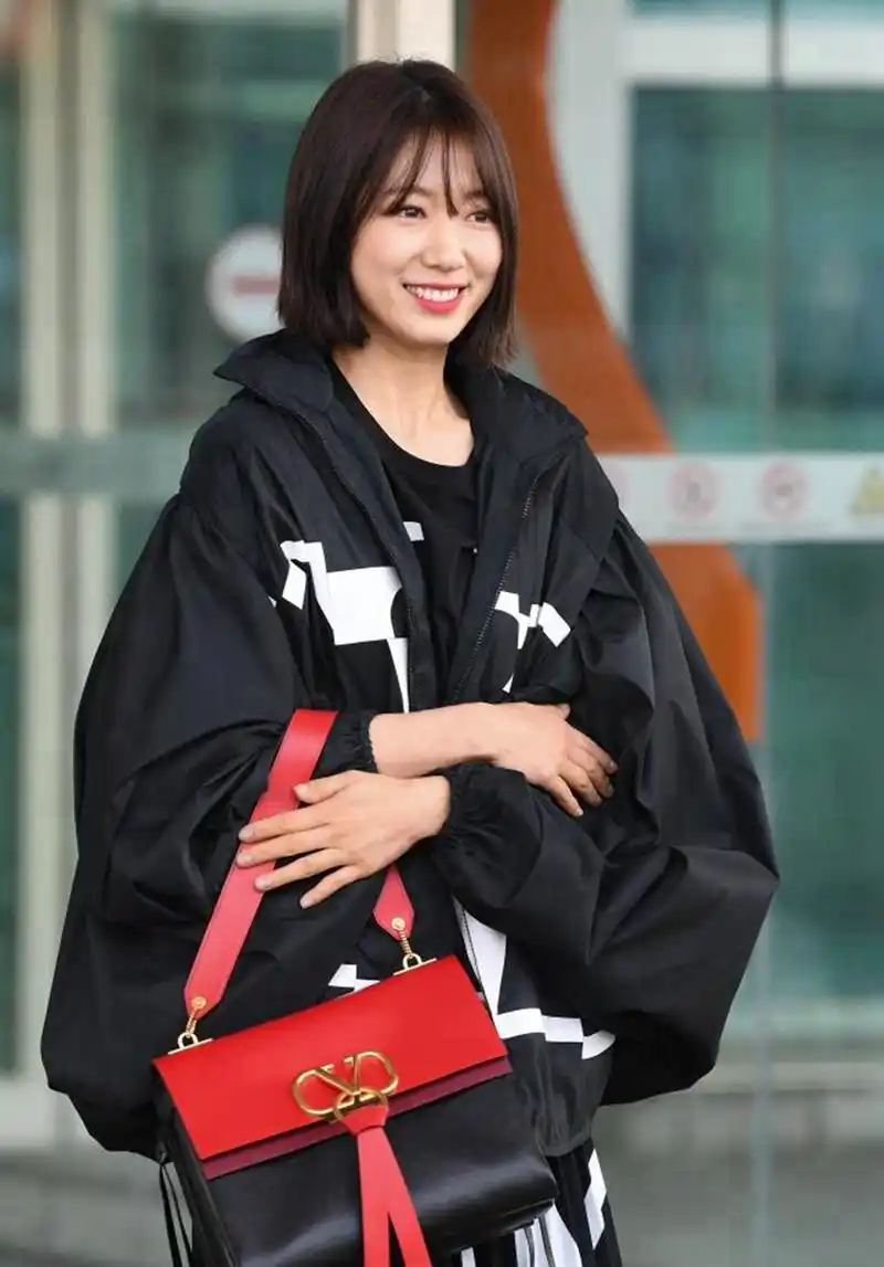 朴信惠,剪短发留空气刘海气质都变成熟不少!