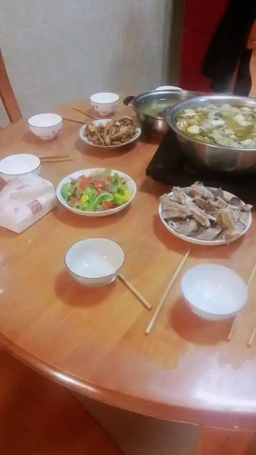 来同事家吃饭饭了