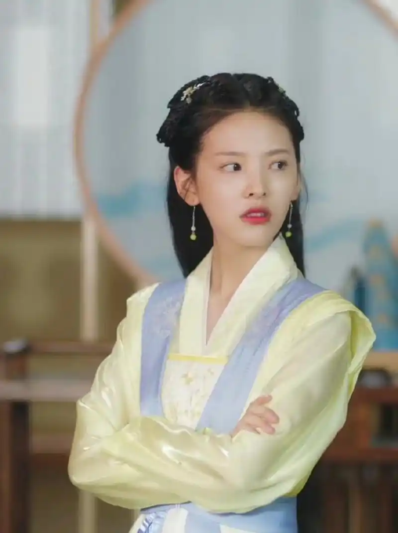 章若楠古装挺多啊,就是一部也没看到[左捂脸]