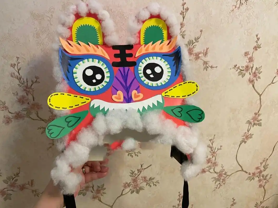 老虎头饰"——虎头帽 小同学假期的手工作业,帮家里的小表弟制作了一