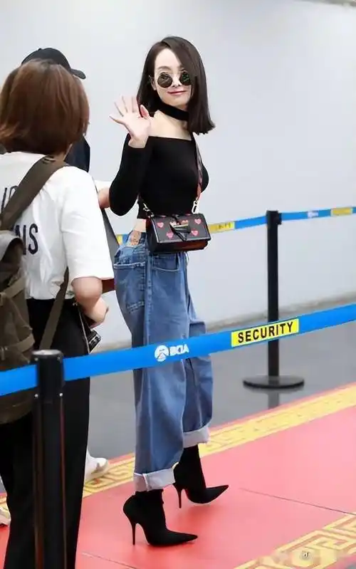 宋茜机场生图直拍 姐姐这个包好漂亮