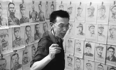 用了100张素描纸 七旬老人绘出百位抗日将领肖像