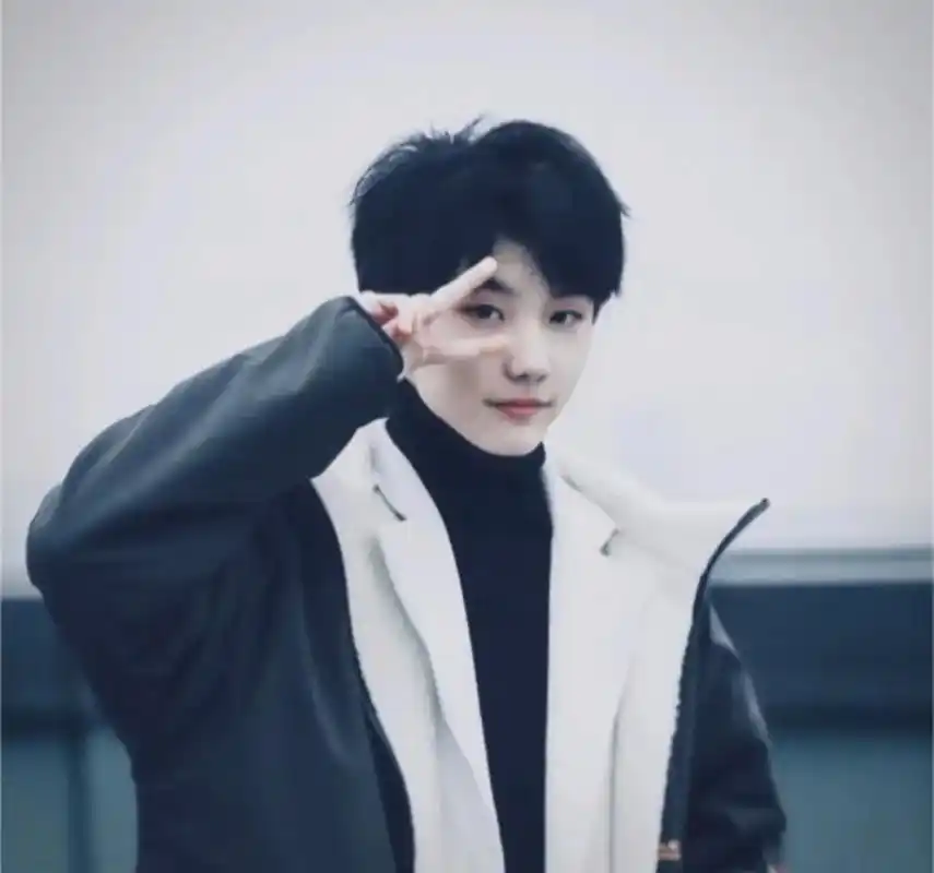 谁没看过早期马嘉祺这几张照片我都会很伤心的ok