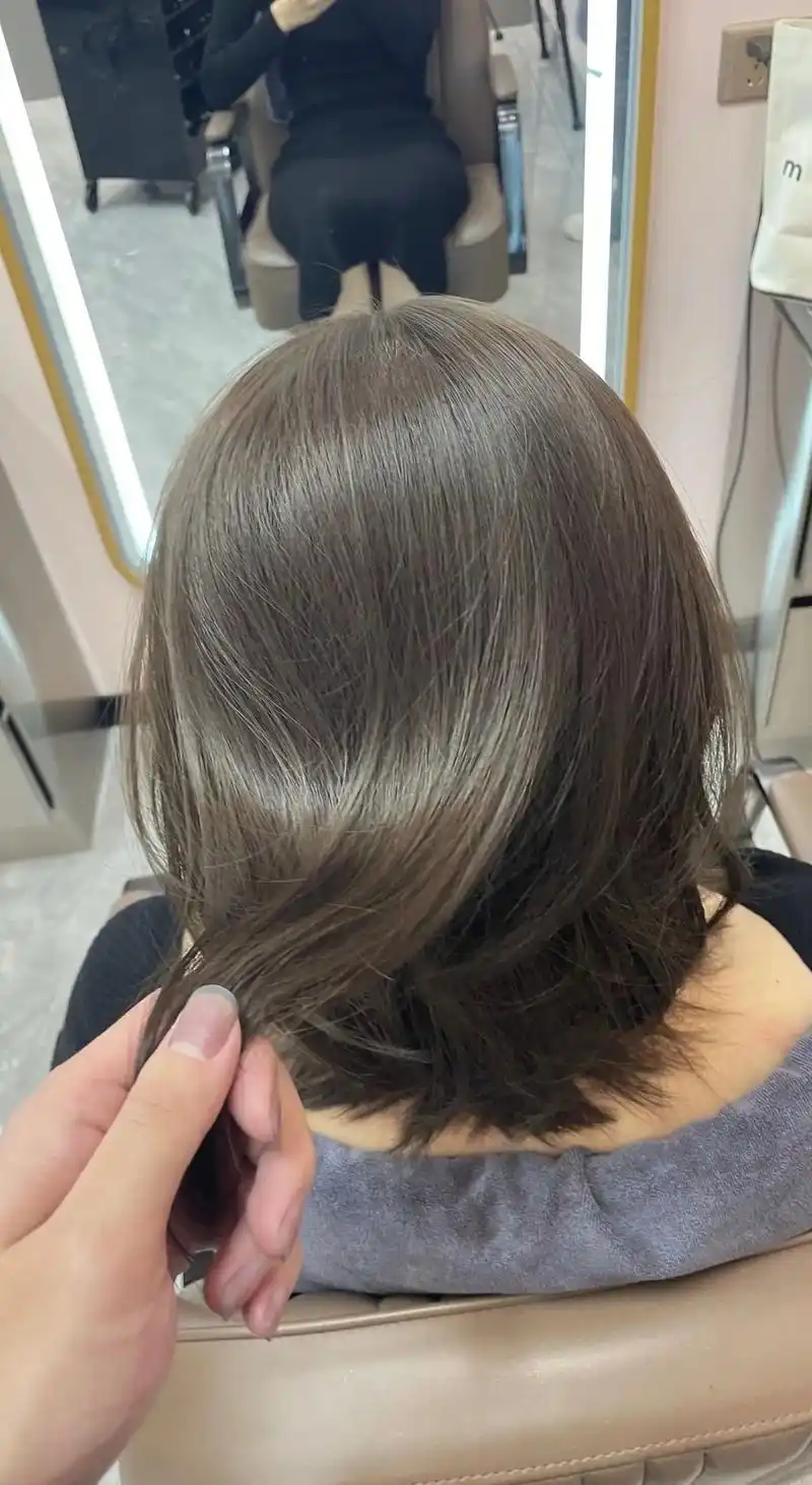 冷色系的发色 整体头发呈现的效果清冷感会 - 抖音