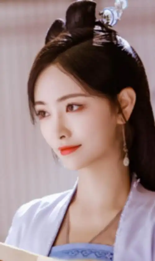 许佳琪古风妆太美了,是仙女吧