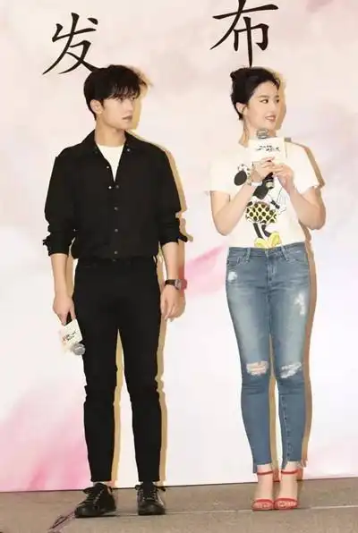 刘亦菲到底有多胖,裤子被撑开成这样