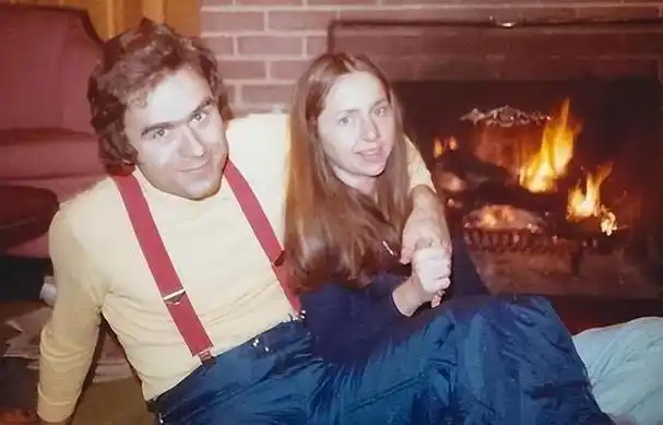 回顾割人皮缝面具器官肢解腐烂发臭的女尸揭开美神秘悬案