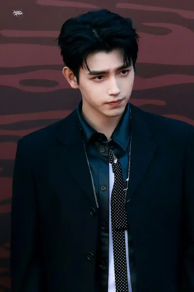 西装杀 #禁欲系霸道总裁 #陈飞宇 #阿瑟文学 - 抖音