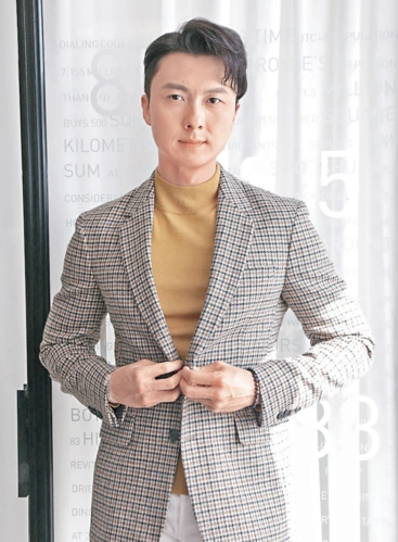 王浩信首做内地电影男主,牺牲台庆推掉商演,签约邵氏后进军内地_手机