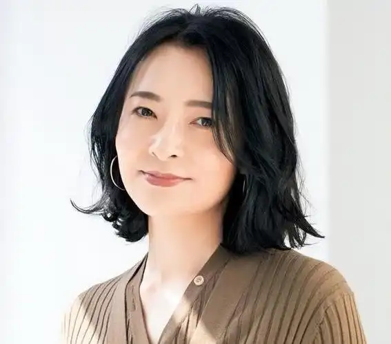 女人45岁后,别留这3款发型,会显得老气又缺乏魅力