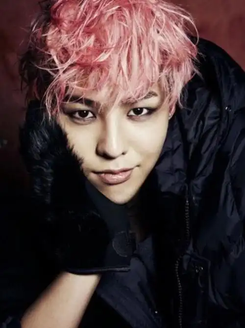 权志龙把脑袋变成染色盘,网友:这审美理解不了!