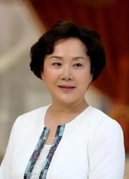 著名演员吴竞:25岁出道,低调嫁导演恩爱45年,如今74岁