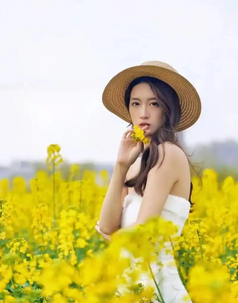 拍照姿势不设限,适合一个人的姿势技巧,一个比一个好看