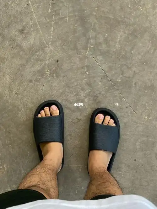 真的很喜欢穿拖鞋06