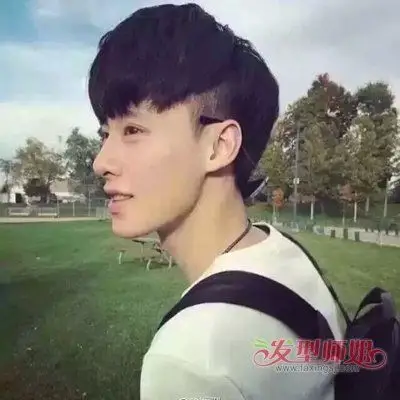 男生锅盖头两边短的 2017男士两边短的发型(2)