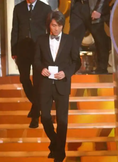 周星驰罕见走红毯!