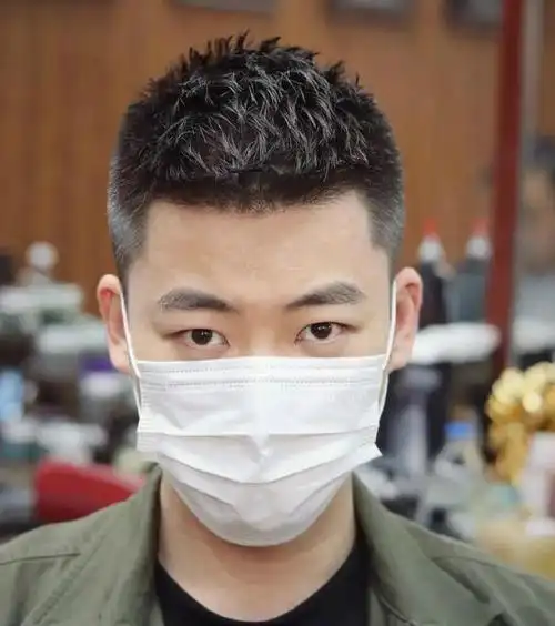 男生低发际线留哪些发型理发师提议剪这4款潮流又帅气