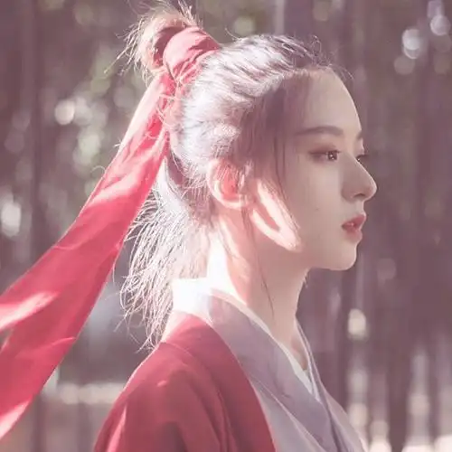 红色系古风女子侧脸头像图片