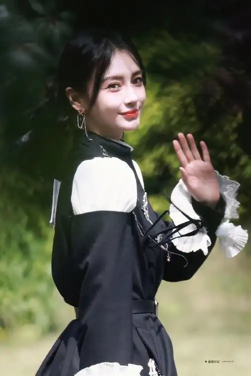 angelababy奔跑吧宫廷风路透##angelababy双丸子头造型路透