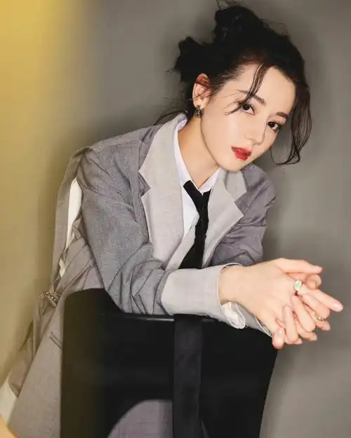 迪丽热巴70文艺片