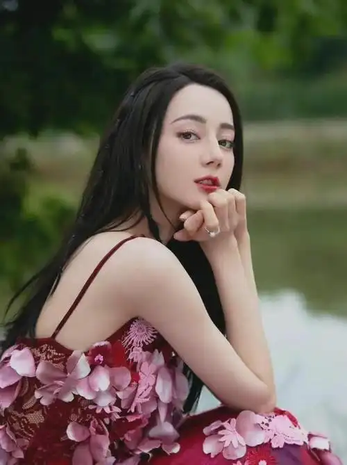 迪丽热巴的魅力四溢,让人无法抗拒!